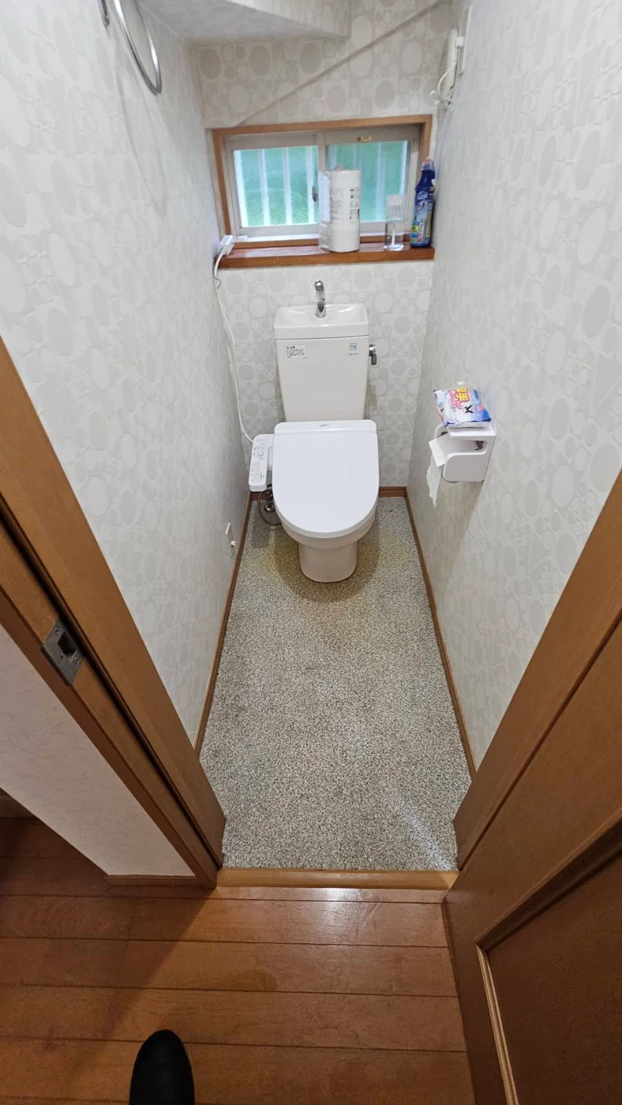 便器と床まわりを清掃したトイレ室内の清掃後